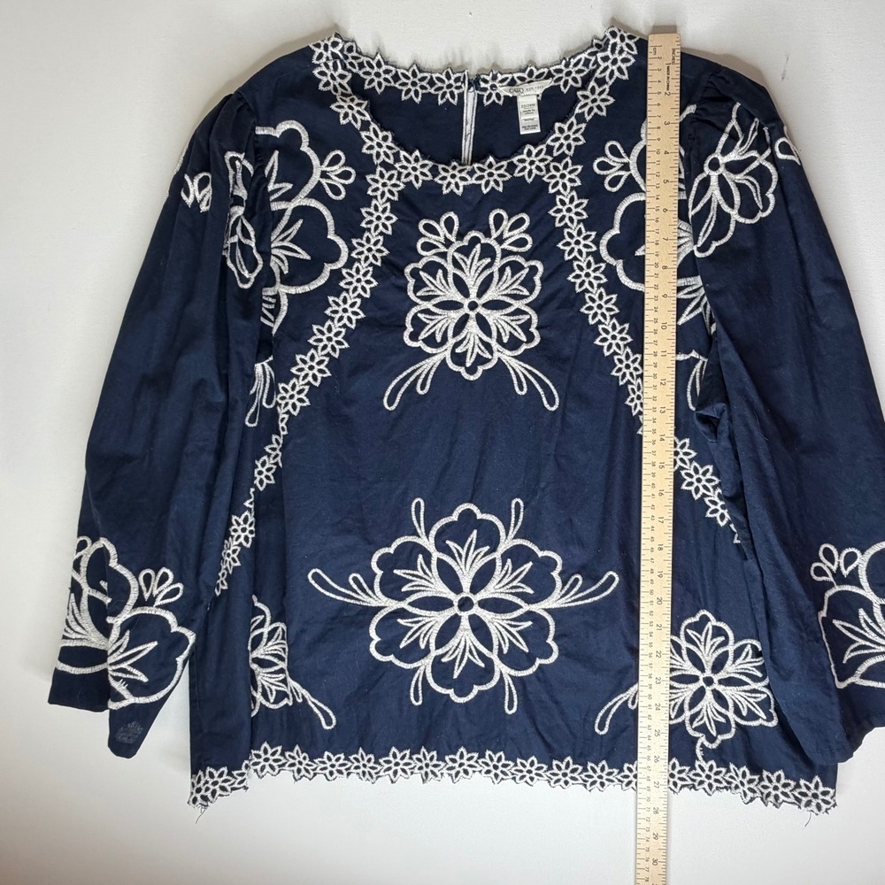 Cato Floral Embroidered Boho Blouse Size 22/24W Navy Cotton Ramie Cottage Chic - Picture 8 of 9